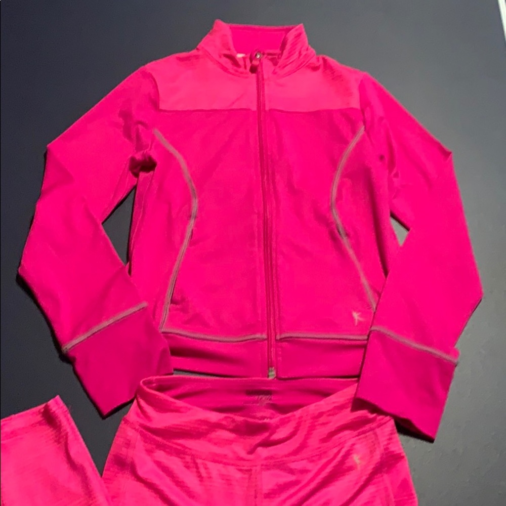 Girl’s Danskin Now Set Jacket is M, pants are S
